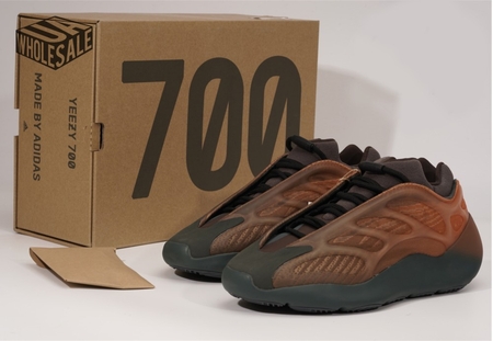 Adidas Yeezy 700 V3 "Copper Fade" size 36-48 Available